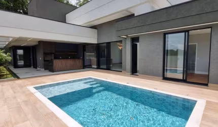 Casa c/ 317m² c/ 3 Suítes, 4 vagas no Condomínio Vintage na Granja Viana
