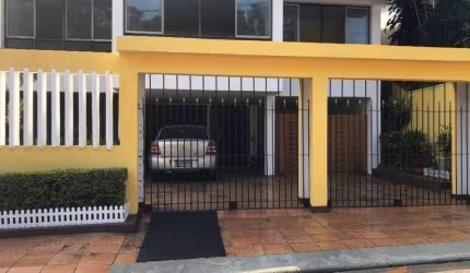 Assobradado no Parque Continental - 4 Dormitórios sendo 1 Suíte - Edícula