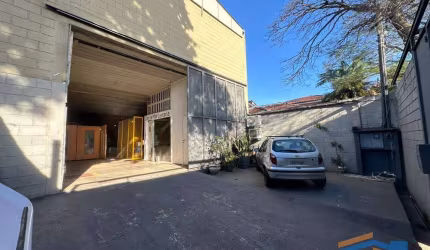 Galpão 400m² com 7 mts pé direito em Altino.