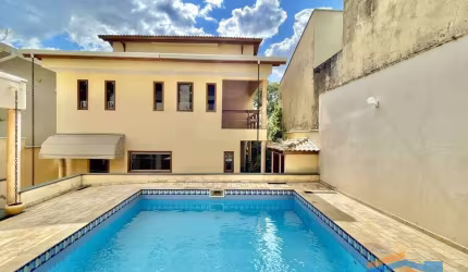 Cond São Paulo II - Sobrado 3 dorms/1ste. Piscina, churrasqueira, lareira!