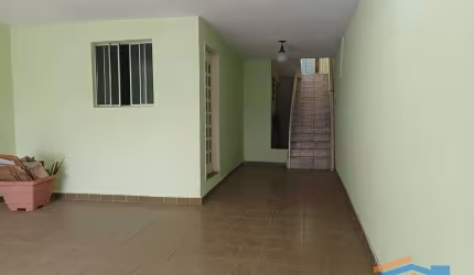 Casa Assobradada no Jardim Bussocaba  212m² de Área Útil com Área Gourmet