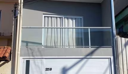 Duas Casas com 227,72m²  3 Quartos, Suítes, Área Gourmet em Barueri.