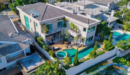 Linda Residência com 917 m² de A/C, 4 suítes, elevador no Tamboré 3!