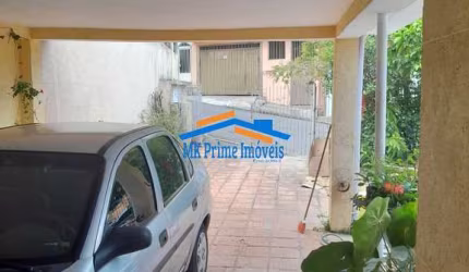 Ótima casa térrea com 3 dormitórios sendo 1 suíte e 4 vagas de garagem.