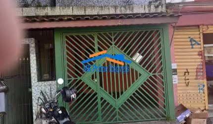 Terreno com 4 casas já alugadas e 1 Salão. Bom para renda!
