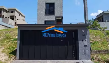 Linda Casa com Piscina no Condomínio Nova Jaguari.