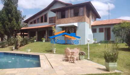Sobrado com 4 Quartos (3 Suítes), Terreno de 1.500m² – Jandira.