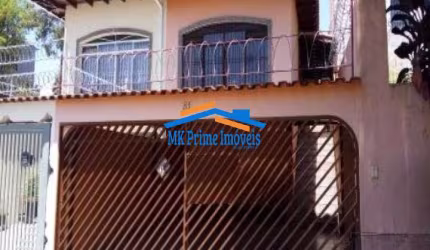 Excelente Casa com 3 Dormitórios sendo 1 Suíte e 3 Vagas de Garagem.