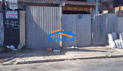 Sobrado Espaçoso com 3 Suítes, Churrasqueira e Garagem para 4 Carros.