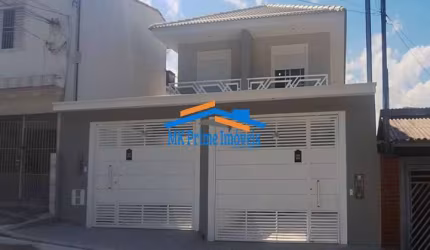 Excelente Sobrado com 3 Dormitórios sendo 2 Suítes e 4 Vagas de Garagem.