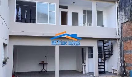 Casa de 380m² com 5 Quartos (4 suítes) e 2 Vagas Cobertas - Cotia.