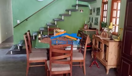 Ótimo Sobrado de 160m² c/ 01 Suíte e 5 Vagas para Venda - Vila Mangalot/SP