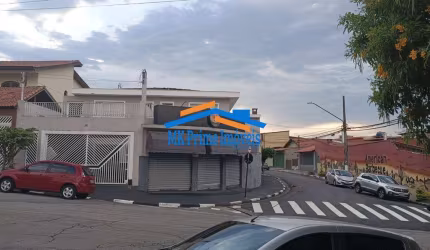 Ótimo Salão Comercial e uma Casa Residencial com 2 Vagas de Garagem.