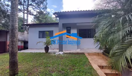 Casa Térrea com 3 Dormitórios sendo 1 Suíte - Piscina e Quintal
