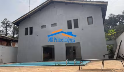Encantadora Casa no Cond. Gramado com 3 Suítes - Cotia/SP.