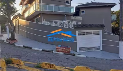 Sobrado com 3 Quartos, Piscina e 5 Vagas de Garagem - Bela Vista/Osasco