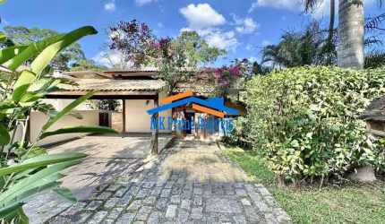 Cond Aldeia da Fazendinha - 5 dorms / 3 stes. Voltada p/ área preservação!