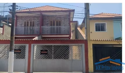 Casa Assobradada com 3 dormitórios, 1 suíte, 3 vagas.