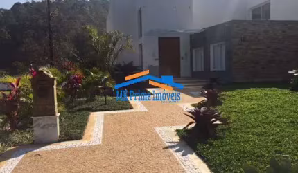 Casa em Condomínio com 1466m² com 3 suítes master em Alphaville!