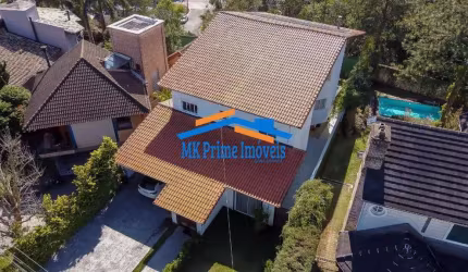 Casa com 500m², 6 Dorms sendo 2 suítes em Condomínio - Aldeia da Serra.