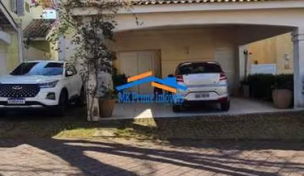 Casa em Condomínio com 2 suítes na Granja Viana