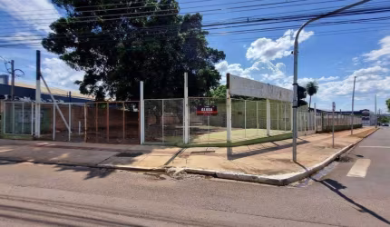 Imóvel comercial na Av. Costa e Silva