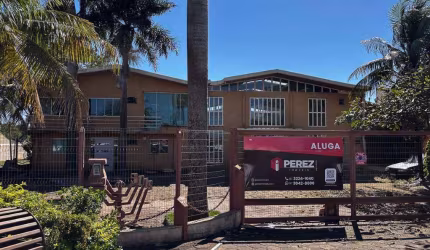 Galpão com duplo acesso localizado na Av. Duque de Caxias e R. Joaquim Vieira de Almeida