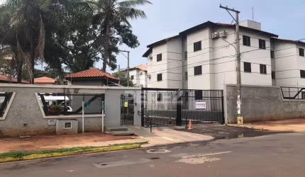 Apartamento no Condomínio Parque dos Coqueiros