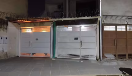 Casa para Venda em Governador Valadares, Tiradentes, 2 dormitórios, 2 banheiros, 1 vaga