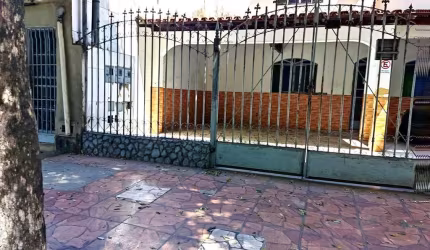 Casa para Venda em Governador Valadares, Centro