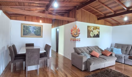 Chácara à venda de 63 mil m² com 3 casas em Capela do Alto/SP