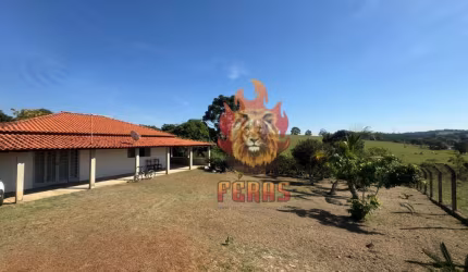 Linda Chácara à Venda com 2 Dormitórios em Sarapuí, SP - 200m² com Lago e Horta Privativa!