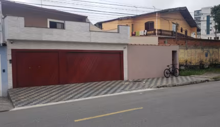 Lindo Sobrado de 206m² á venda com 03 Dormitórios sendo  01 Suítes,  Bairro dos Casa - São Bernardo do Campo