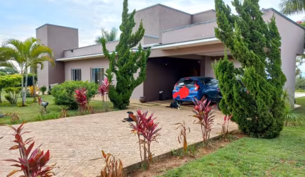 Linda Chácara em Condomínio Fechado, de  5.000m2, com 566m2 de área Construída, com Muito Verde no Vitassay em Boituva