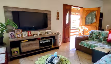 Linda Chácara em Condomínio Fechado, de  1.900m2, com  220m2 de área Construída, com Muito Verde no Vitassay em Boituva
