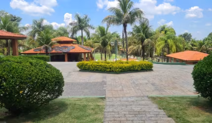 Linda Chácara em Condomínio Fechado, de  7.000m2, com  650m2 de área Construída, com Muito Verde no Vitassay em Boituva