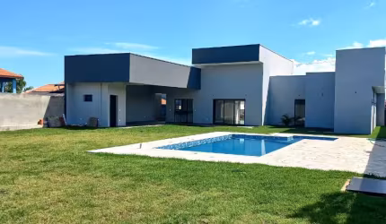 Linda Casa Térrea com 480m2 em Condomínio Fechado Green Ville  em  Boituva - SP.