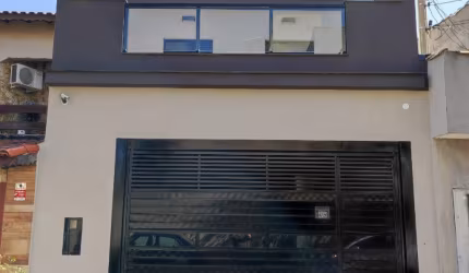 Lindo Sobrado com 03 Dormitórios Sendo  01 Suítes e 03 banheiros à Venda, 140m²  na  Vila Floresta  em Santo André - SP
