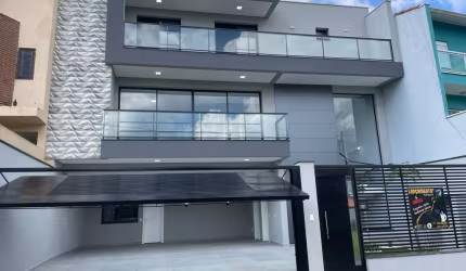 Lindo Sobrado com 04 Dormitórios  Sendo 4Suítes e 05 banheiros à Venda, 352m² de área Construída, com Terreno de 252m2   no Bairro Parque  Espacial em São Bernardo do Campo - SP