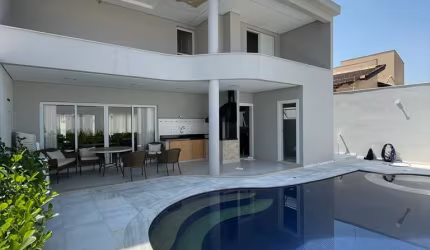 Lindo Sobrado com 03 Dormitórios  Sendo 3 Suítes e 06 banheiros à Venda, 433m² de área Construída, com Terreno de 300m2   no Bairro Parque dos Pássaros em São Bernardo do Campo - SP