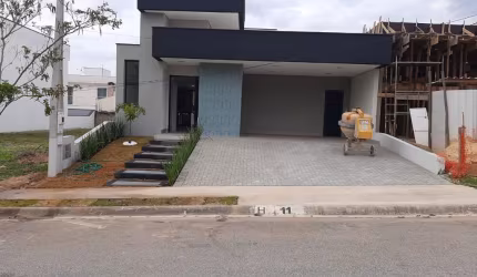 Linda Casa Térrea de 151m²  de área  Construída à venda no excelente Condomínio Fechado Campos de Conde - Sorocaba - SP.