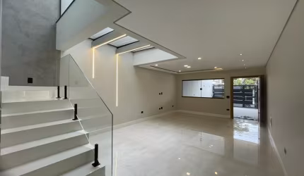 Lindo Sobrado com 03 Dormitórios  Sendo 03 Suítes e  04 banheiros à Venda, 178 m²  no Bairro Assunção  em São Bernardo do Campo - SP