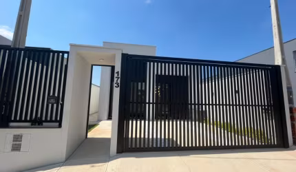 Linda Casa Térrea com 03 Dormitórios, Sendo 01 Suíte e 02 banheiros à Venda, 114 m² no Residencial Campo Verde em Boituva - SP