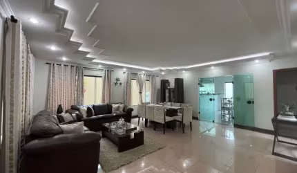 Lindo Sobrado com 04 Dormitórios  Sendo 04 Suítes e 06 banheiros à Venda, 338m² de área Construída, com Terreno de 300m2   no Bairro Parque dos Pássaros em São Bernardo do Campo - SP
