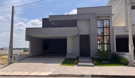 Linda Casa Térrea em Condomínio Fechado, de 192m² de Área Construída, e Terreno de 300m², no Condomínio Renaissance  em Sorocaba - SP