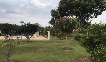 Lindo Terreno de 2.500m2, com 20x125m2  em Condomínio Fechado Vitassay, em Boituva - SP.