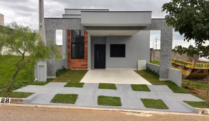 Linda Térrea de 118m² de área Construída, e Terreno de 154m2, à venda no excelente Condomínio Fechado Jardim - Sorocaba - SP.