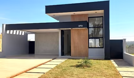 Linda Casa Térrea em Condomínio Fechado Solares Resort com 198m2  de Área Construída e Terreno de 420m2,  em  Boituva - SP.