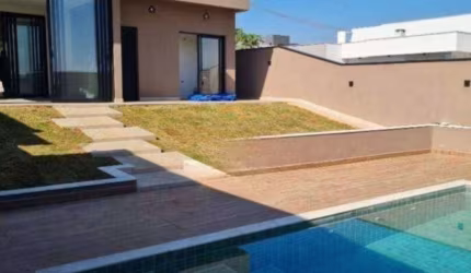 Lindo Sobrado em Condomínio Fechado Solares Resort com 173m2  de Área Construída e Terreno de 420m2,  em  Boituva - SP.