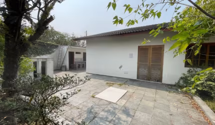 Linda Casa Térrea com 03 Dormitórios, à venda com 225m² de Área Construída , no Bairro Parque dos Pássaros em São Bernardo do Campo - SP